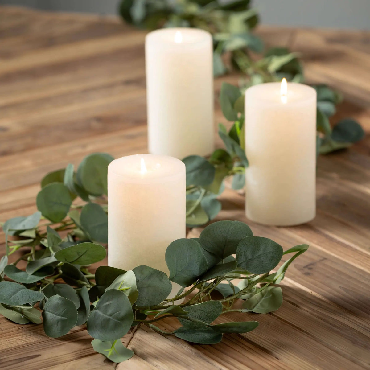 LEAFY GREEN EUCALYPTUS GARLAND by Sullivans Home Decor