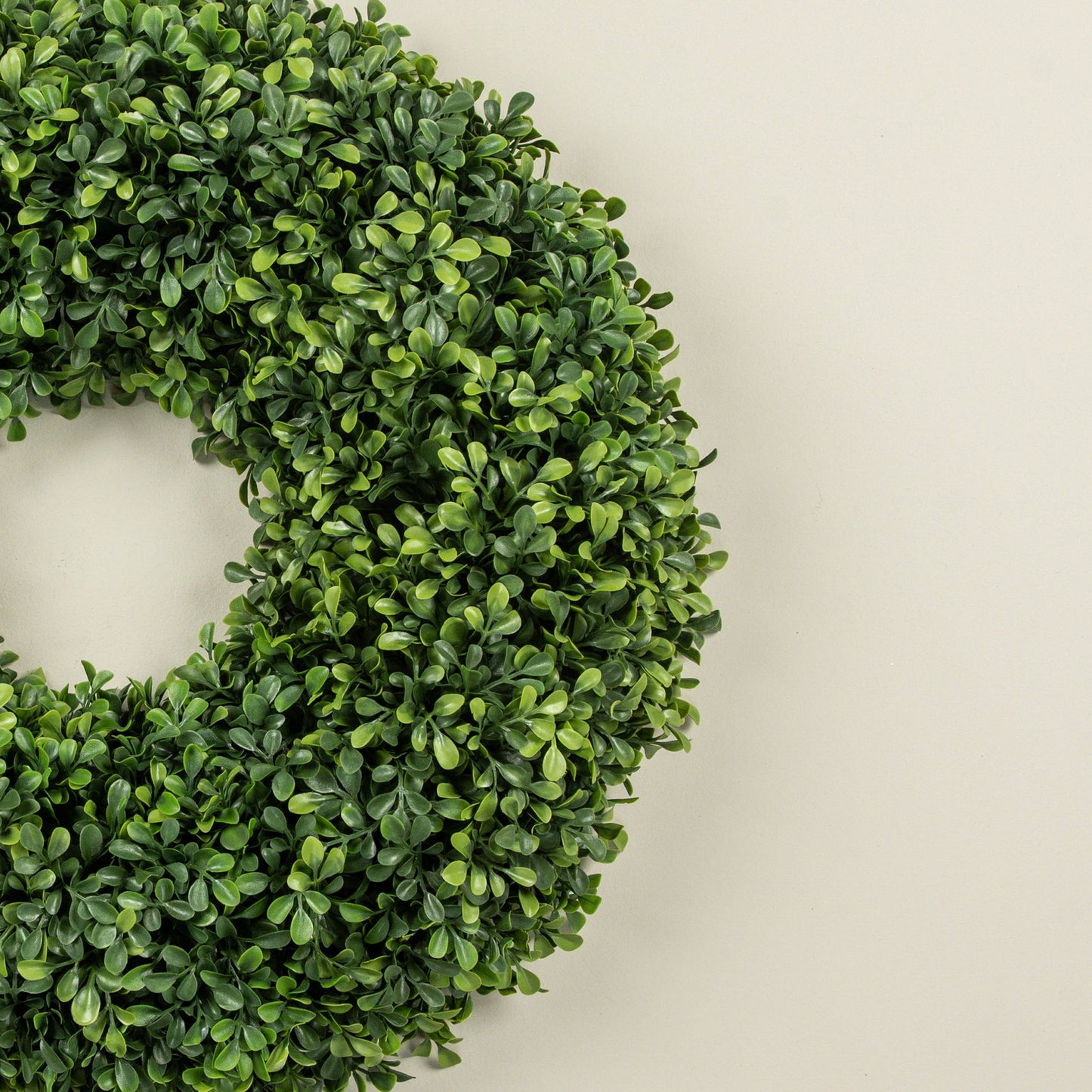 24" BOXWOOD WREATH